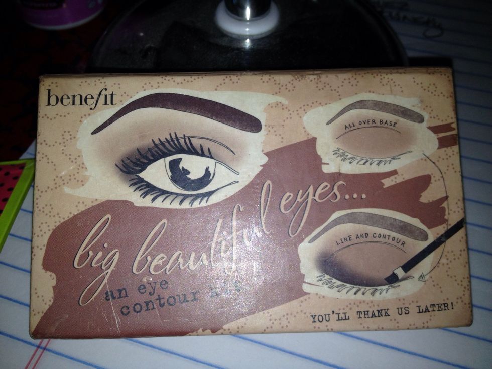 This is a kit I use the concealer out of it and the eyeshadow