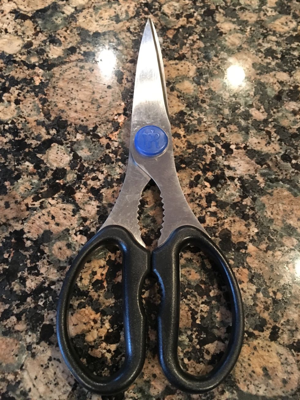 This is a kitchen sheer it is used to cut things like a whole chicken