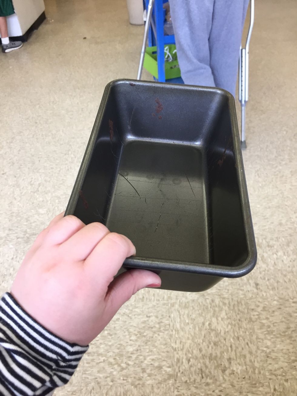 This is a loaf pan it can be used to cook bread. I can use a loaf pan to cook bread.