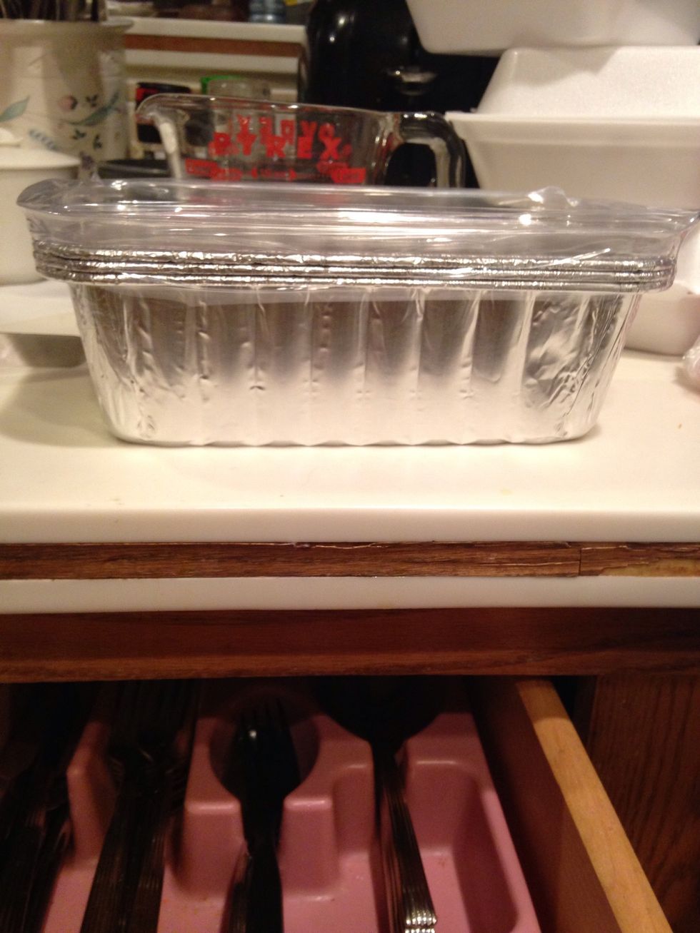 This is a loaf pan. It is used to cook a loaf of bread. I can use this to make banana bread.