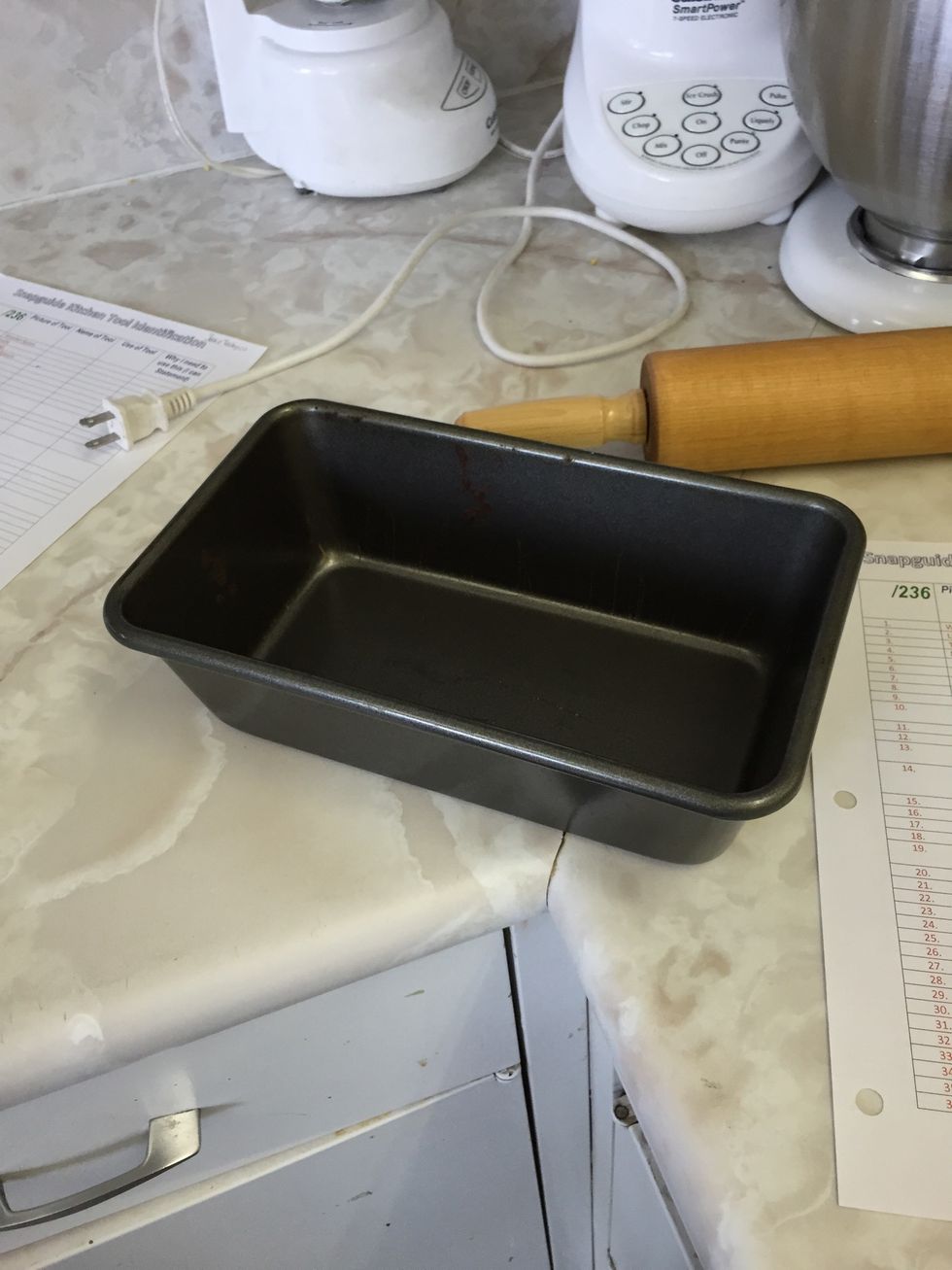 this is a loaf pan you use it for cooking loafs I can use a loaf pan to make banana bread