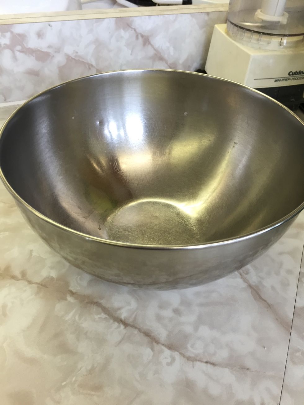 This is a metal bowl. Used to put foods or ingredients in the bowl. I can put ingredients or food in the metal bowl.