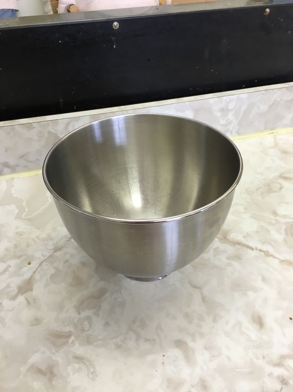 This is a metal mixing bowl it can be used to combine many different ingredients both liquid and dry