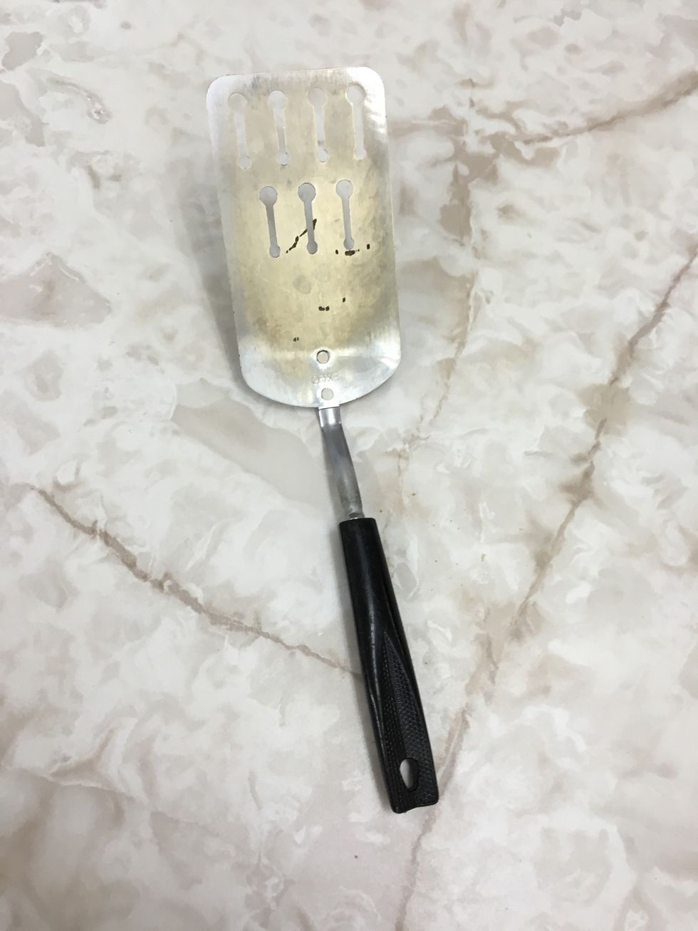 This is a metal spatula and it is used with frying pan's to flip hot foods