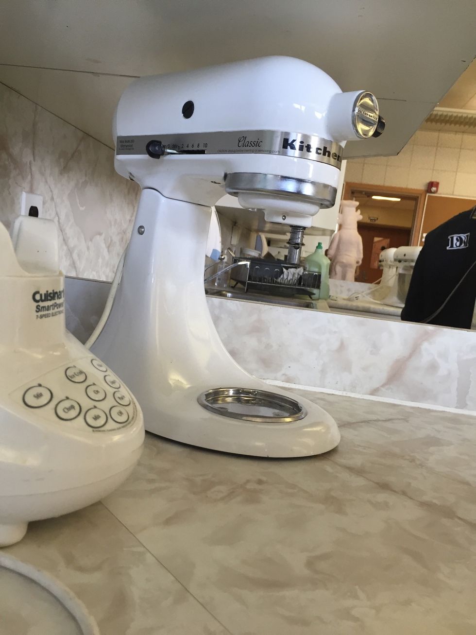 This is a mixer it is used to mix foods together. I can mix foods together using a mixer.