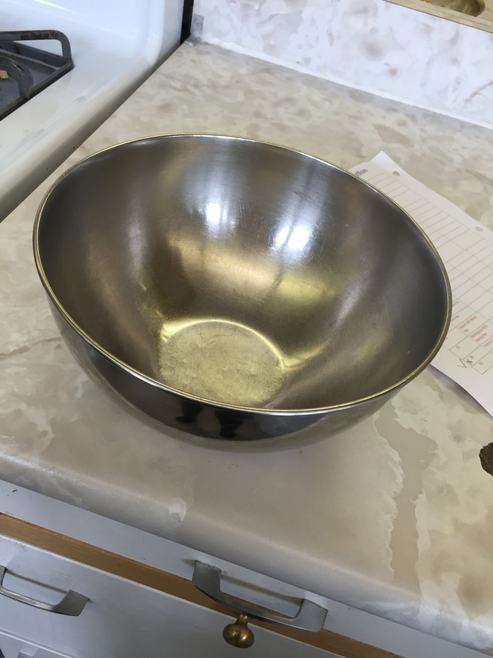 This is a mixing bowl it is used to mix dry foods and wet foods. I can mix foods in the mixing bowl.