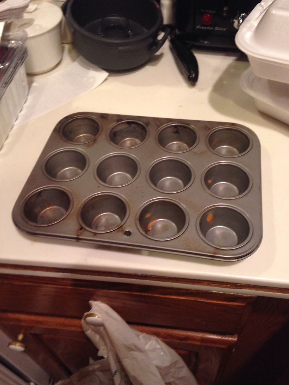 This is a muffin tin. It is used to bake muffins or cupcakes. I can use this to bake muffins.