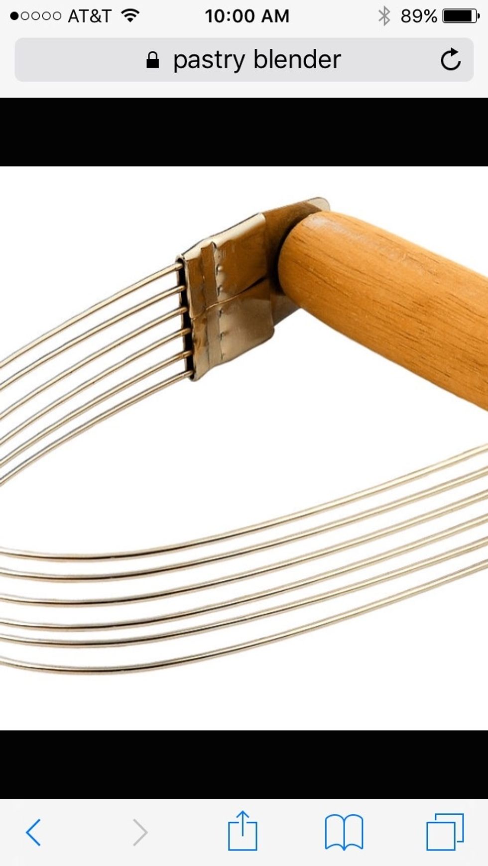 This is a pastry blender. Used to blend ingredients for pastry's. I can use a pastry blender to blend ingredients for a pastry.