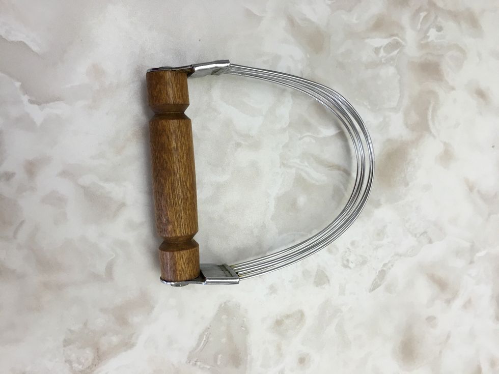 This is a pastry blender which mixes all the ingredients to make dough without having to use your hands