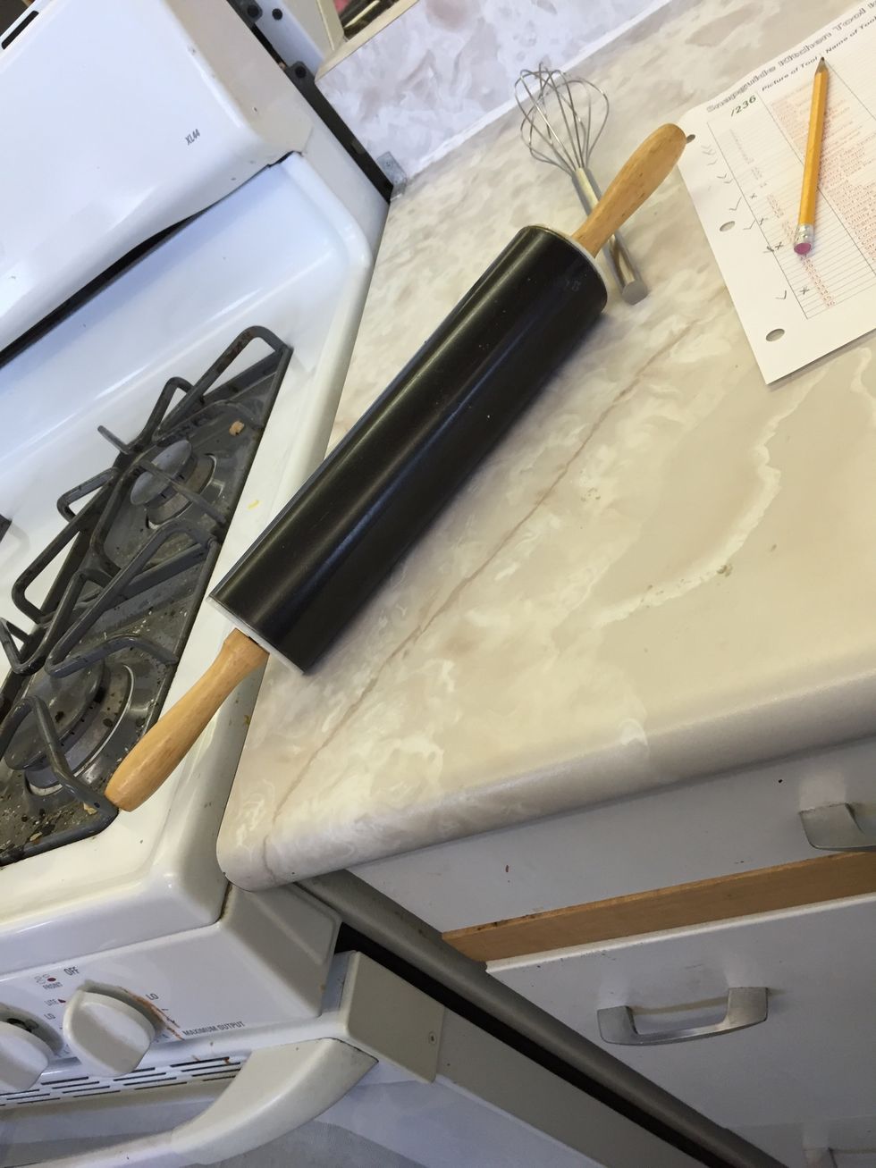 This is a rolling pin. It is used to roll dough. I can use a rolling pin to roll dough.