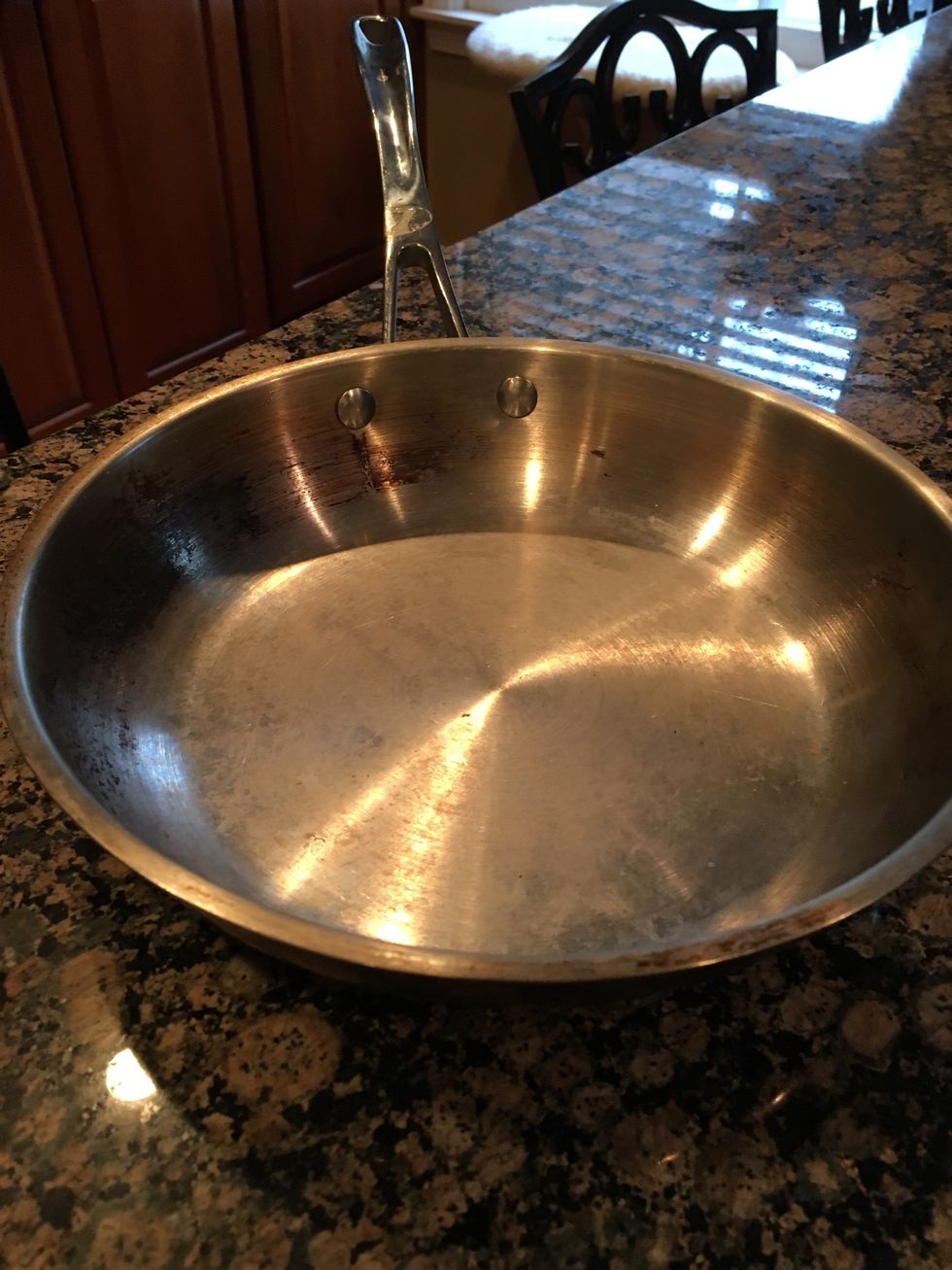 This is a saut\u00e9 pan is used to quickly cook food with a small amount of fat
