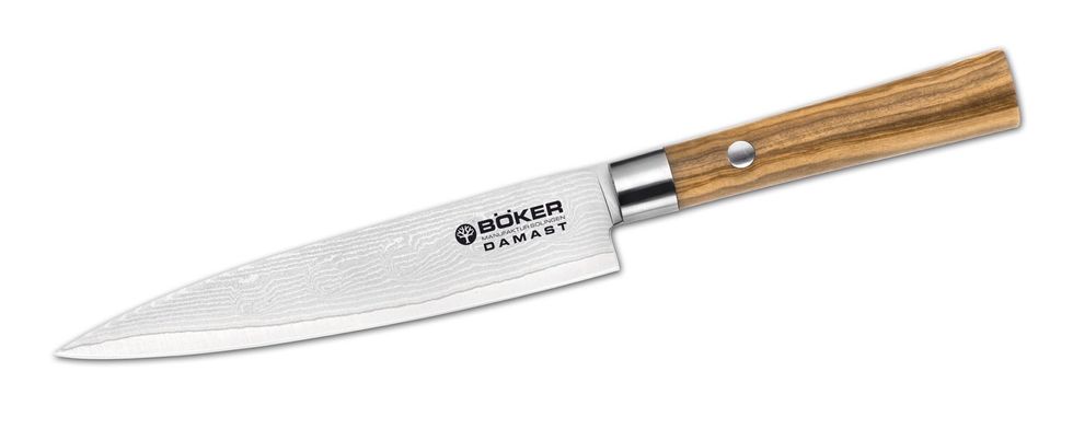 This is a utility knife. It is used to cut large vegetables. I can use a utility knife to cut a pepper.