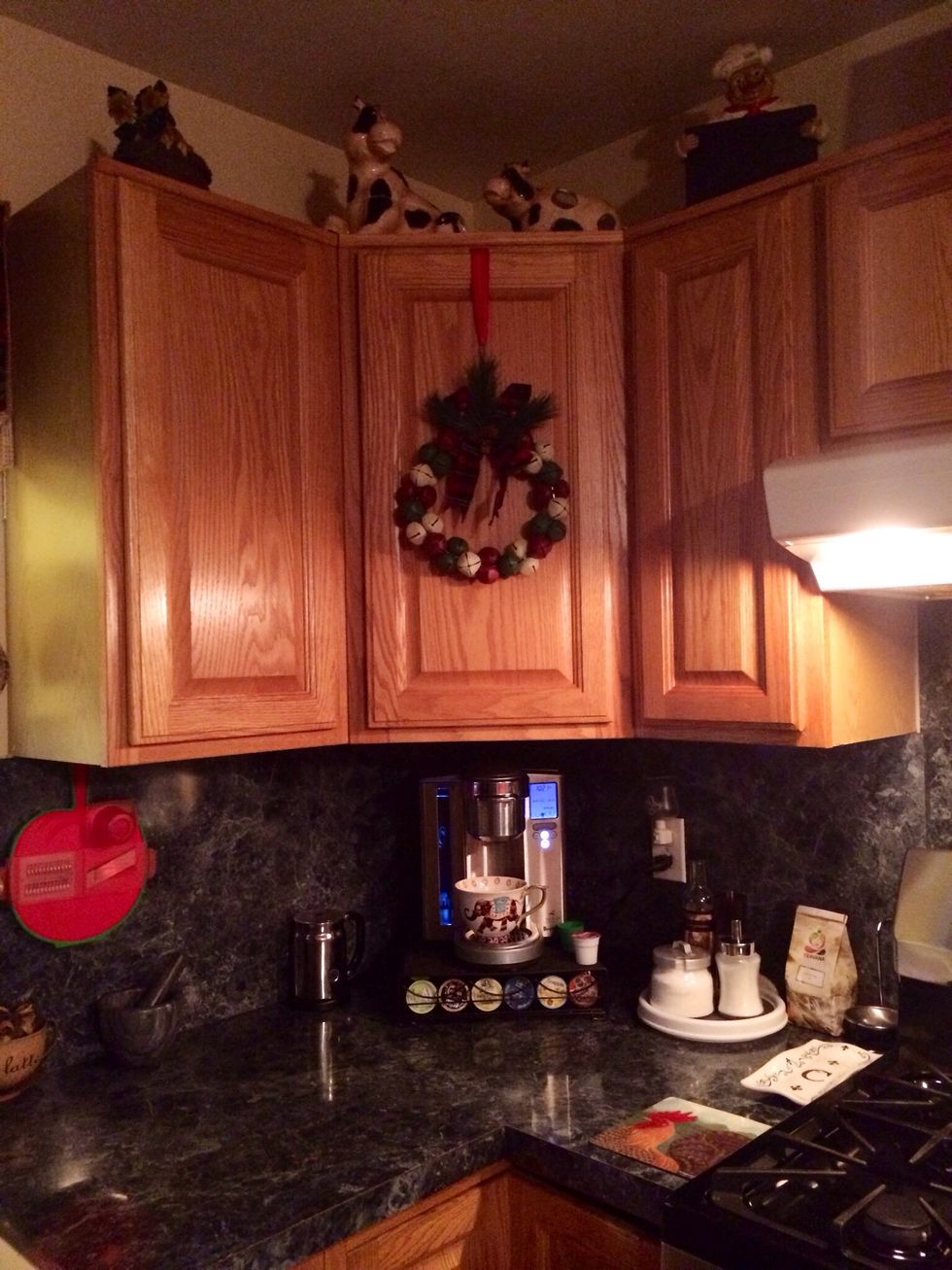 This is a very inexpensive way to dress up your kitchen cabinets for Christmas or Easter etc..\ud83d\ude09 Do this on one or all of your cabinet doors.\u263a\ufe0f