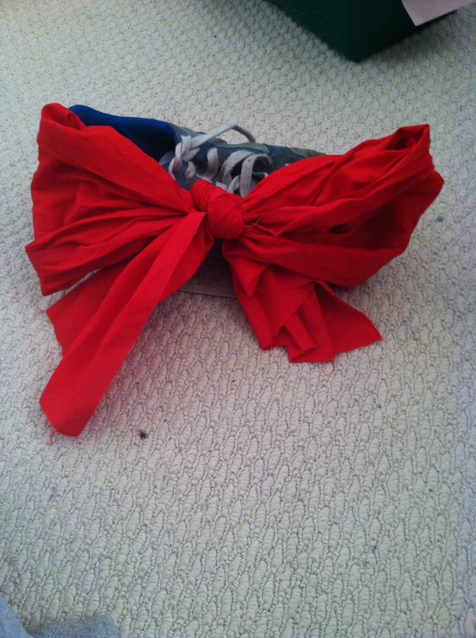 This is also the prettiest way to tie a ribbon into a bow. Happy tying!