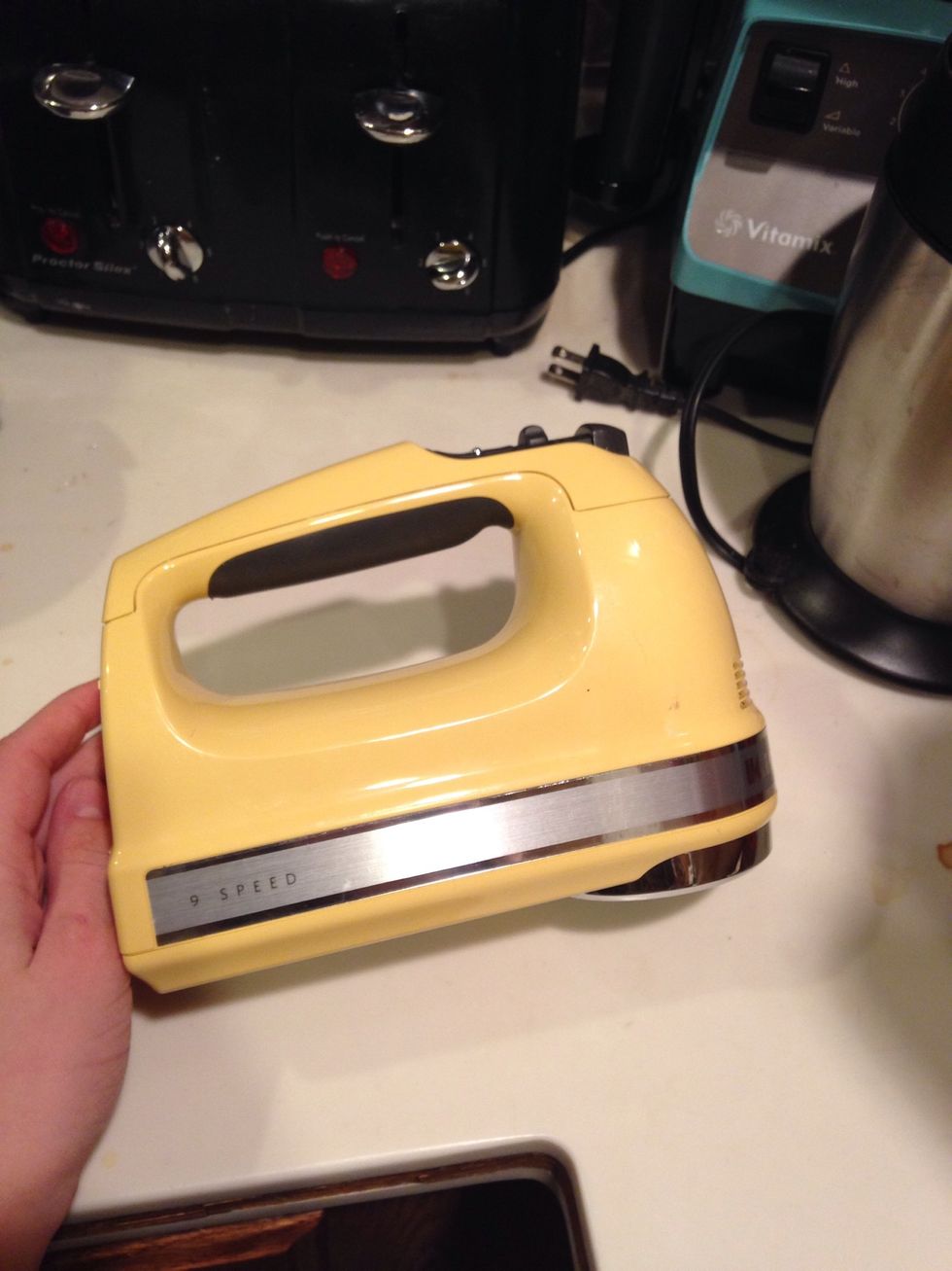 This is an electric hand mixer. It's used to mix things like cake mix or some type of mix using your hands to move the mixer. I can use this to make cake mix.