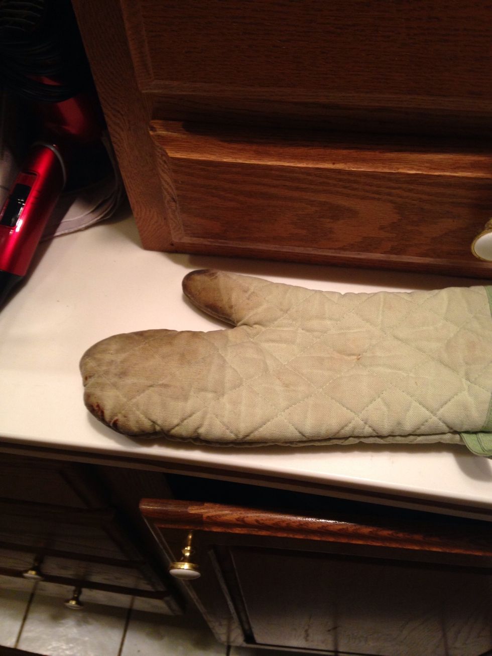 This is an oven mitt. It is used to protect your hands from getting burned. I can use this to get something out of an oven.