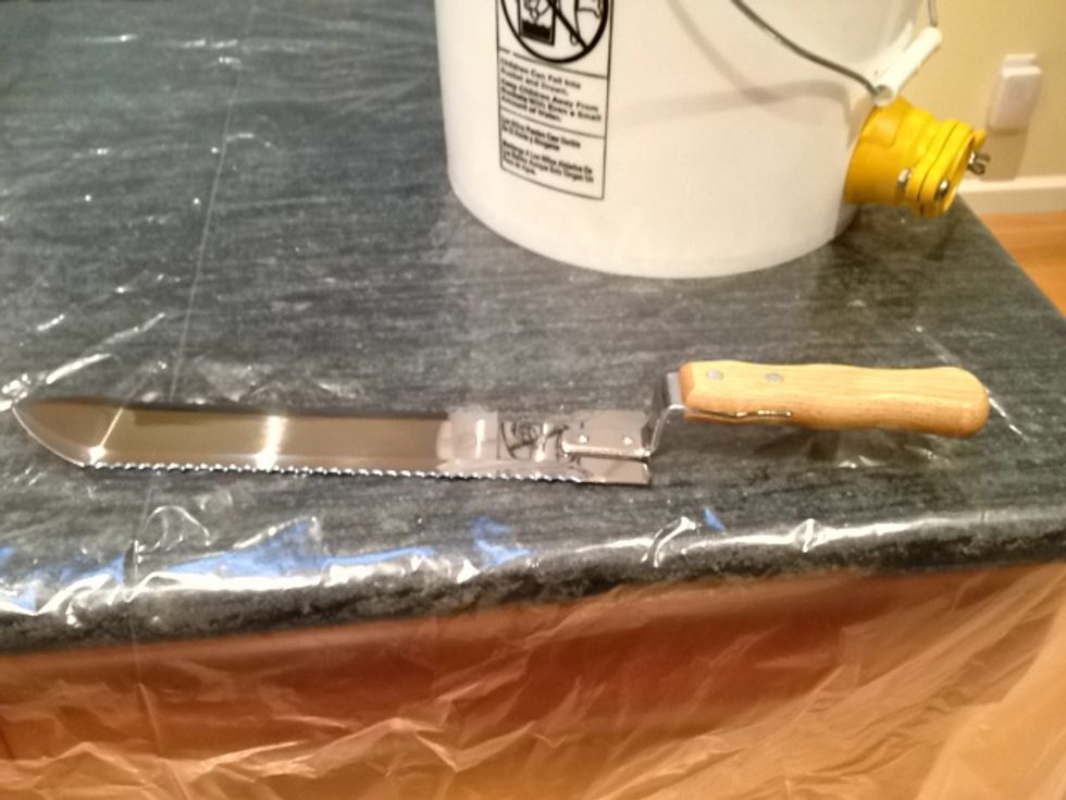 This is an uncapping knife. You can use anything from a fancy electric, heated model to a plain serrated bread knife. Offset handles will not bump your knuckles on the frame as you remove the wax.