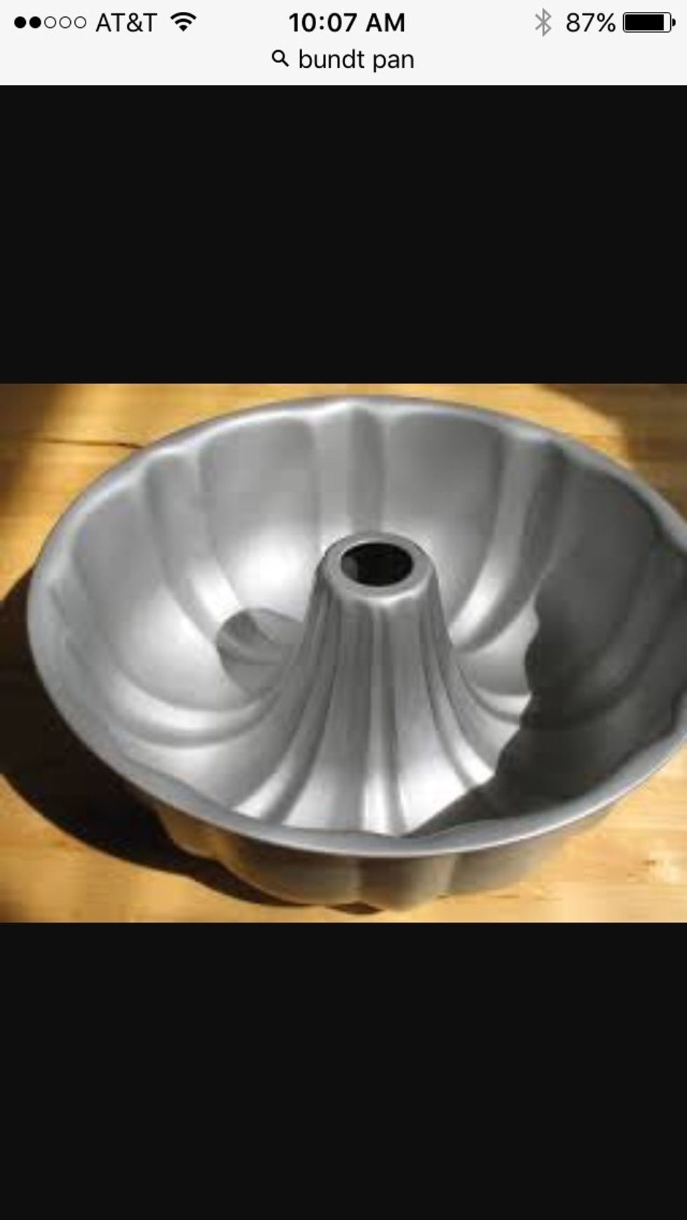 This is bunt pan it is used to make bunt cake. I can use this to make bunt cake.