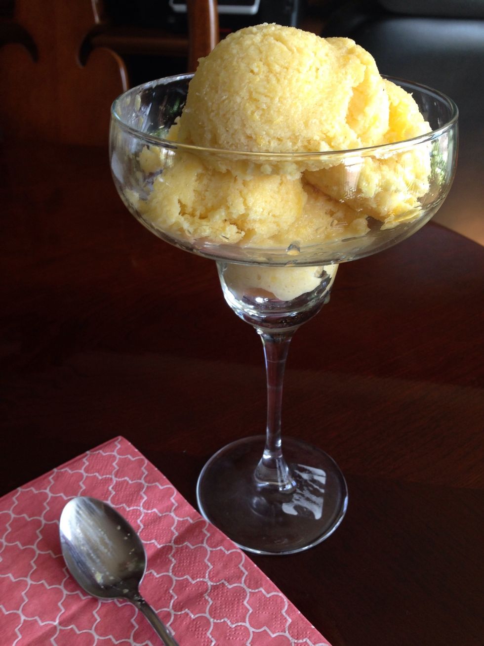 This is completely healthy frozen Greek yogurt, sometimes I eat it for breakfast or dinner.