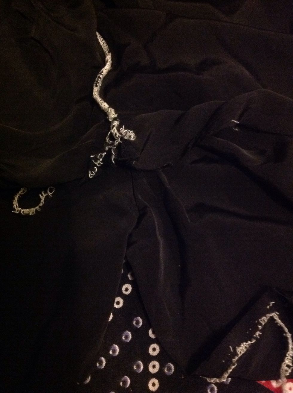 This is how it looks after the seams are opened. Do not open the fork stitch.