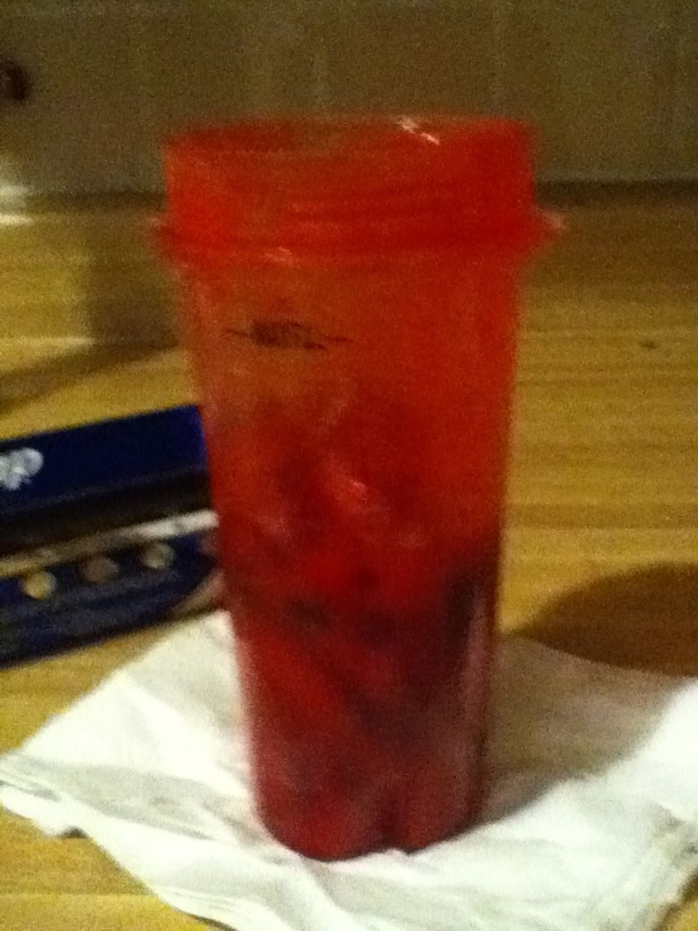 This is how it should look like once you have finished shaking the cup. When you open the cup try the juice and if it too sour and mor sugar and close it and shake it again keep on doing it until good