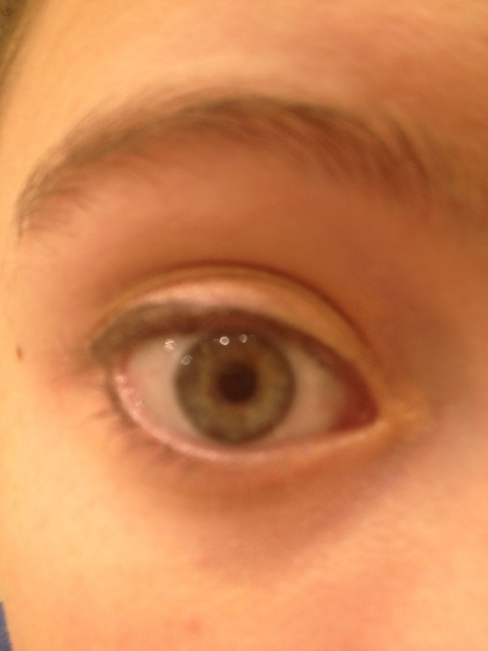 This is how it should look so far. it's a little blurry, but you can see that I thinly line until about the middle of the eye, then I get thicker. This technique opens the eyes!
