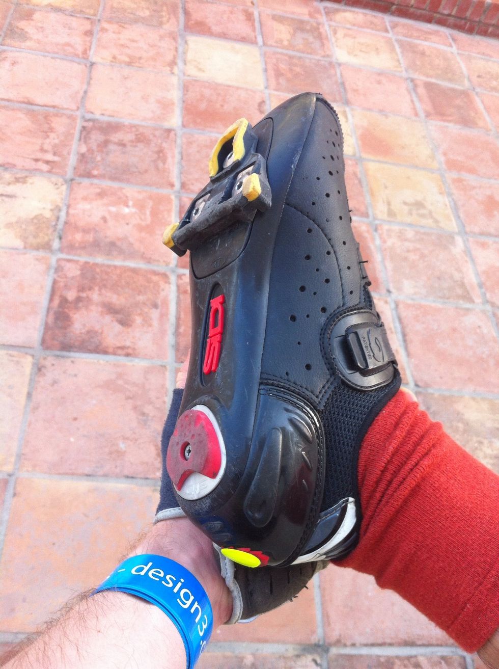 This is how the cleat looks like when it's mounted on the shoe. Use the correct bolts and tighten them down properly! If you don't know what you are doing, go consult your local bicycle shop.