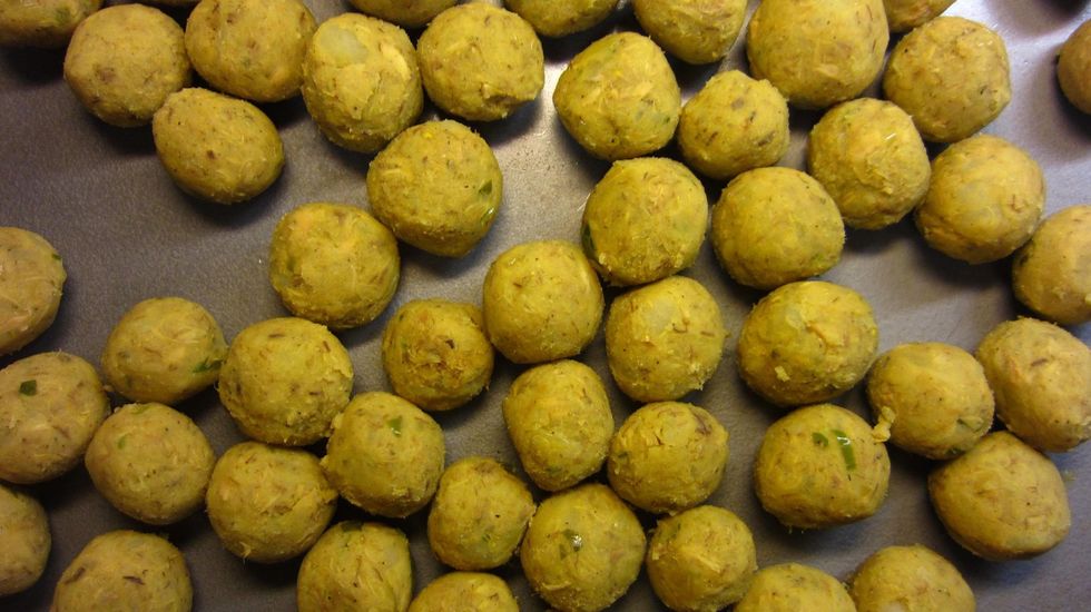 This is how the fish balls should look like prior to dipping them with the egg wash and then coating with the bread crumbs.
