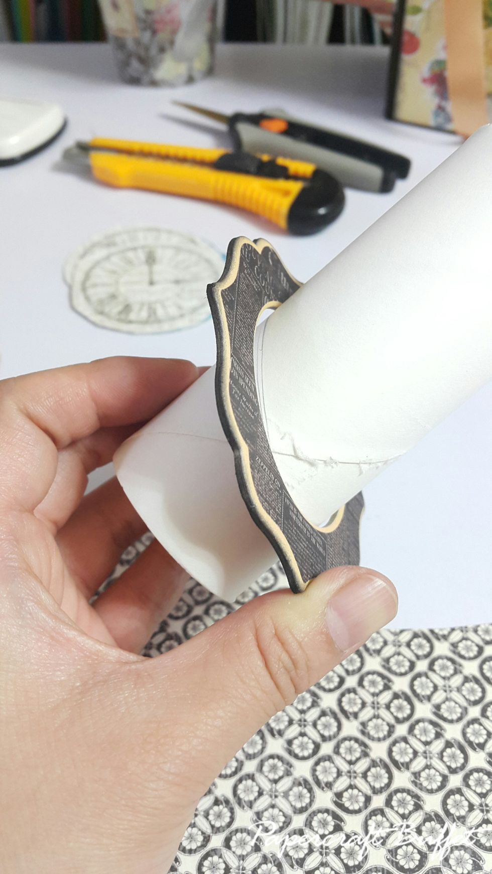 This is how the flower pot made, take out the chipboard die-cut and mark on the toilet tissue roll.