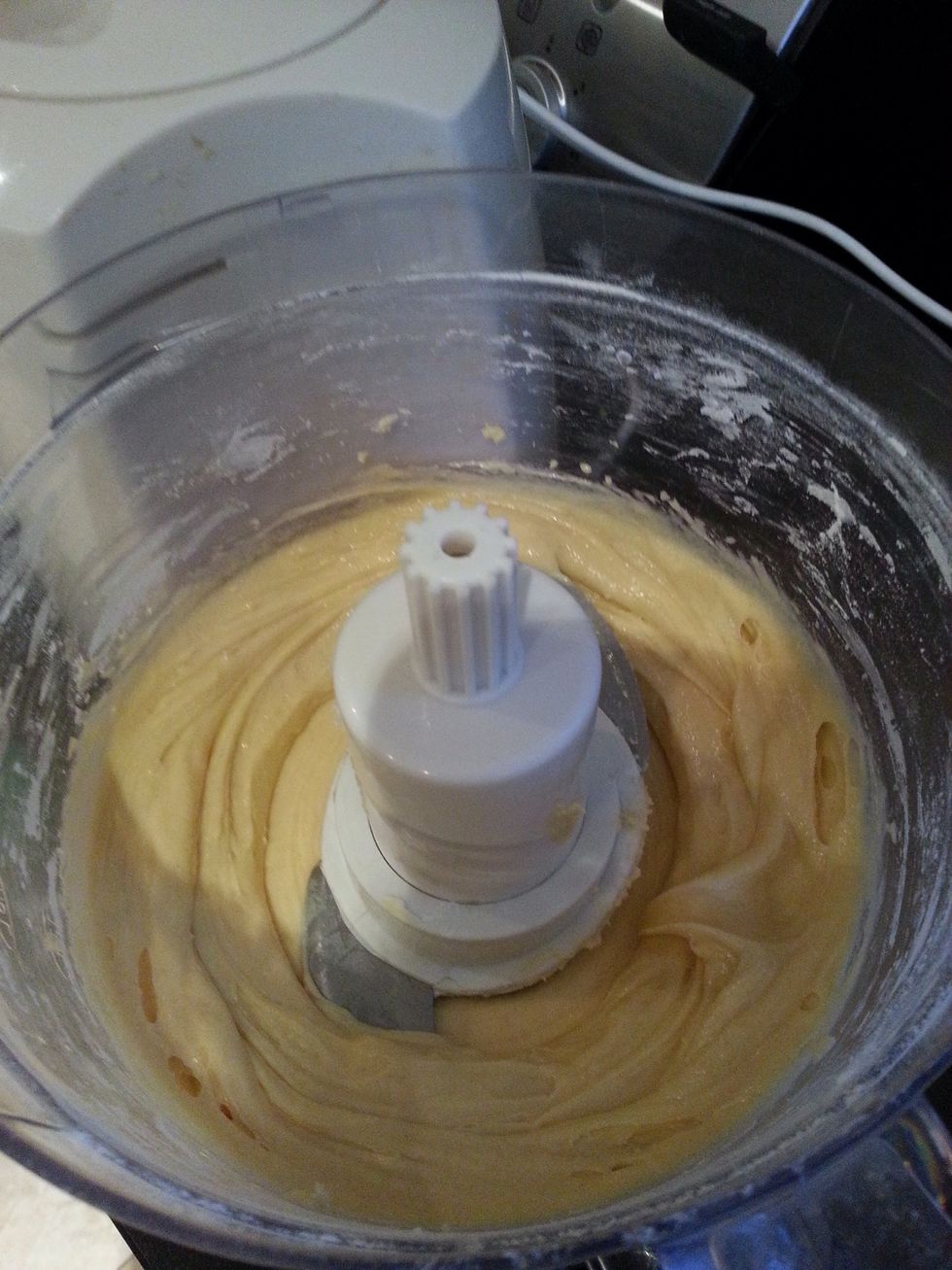 This is how the mixture should look. Again leave the mixer on a few seconds too long to ensure there is enough air in the sponge so it rises nicely.
