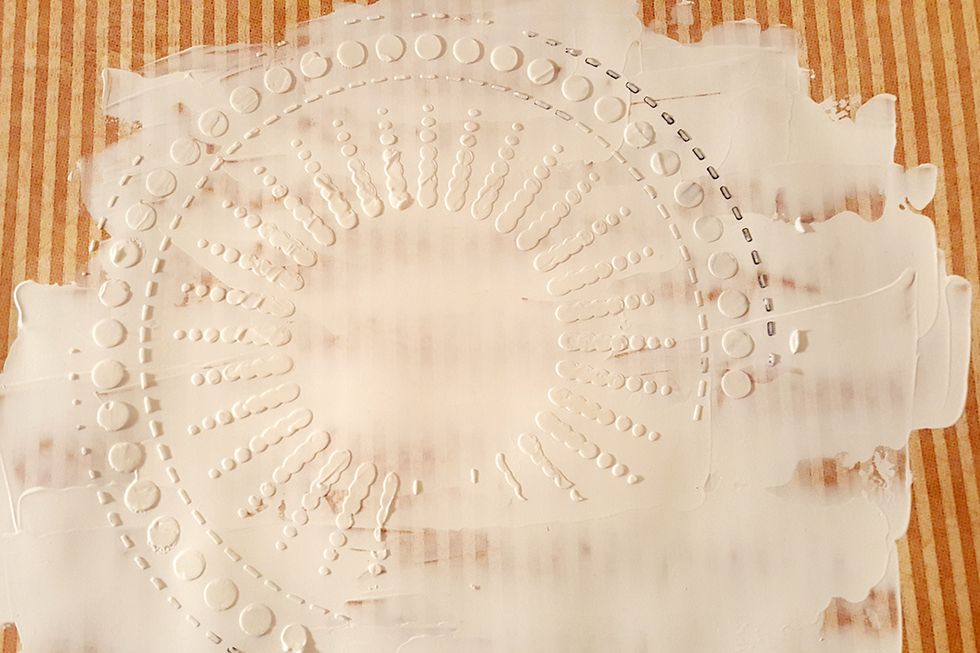 This is how the pattern turned out. Here you can also see how big the layer of gesso was.
