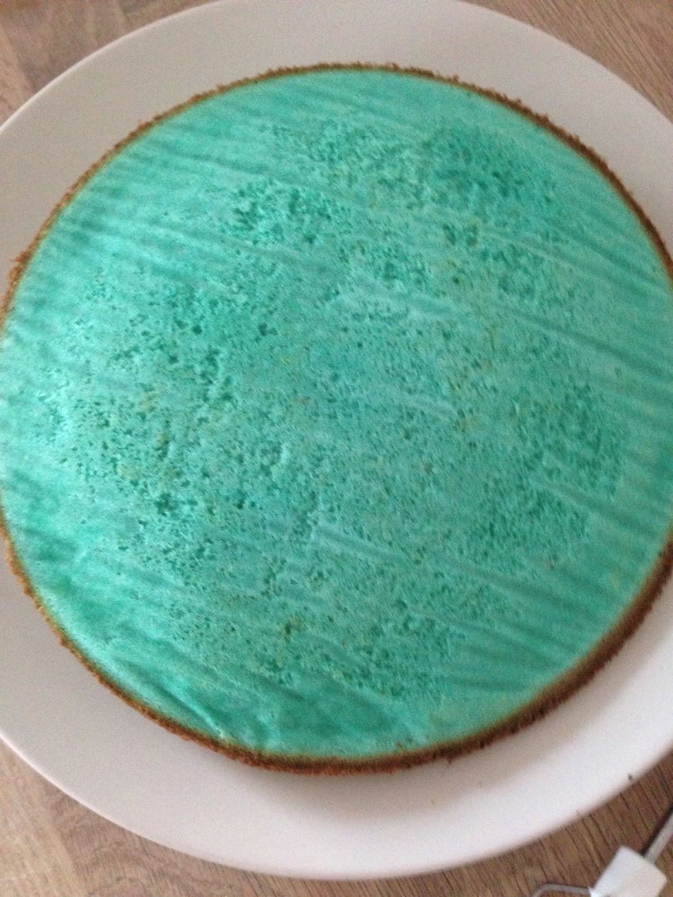This is how they look when they come out of the oven (the bottom of the cake). The sides and the top may be brown, but that doesn't matter. You won't be able to see it when you cut the cake