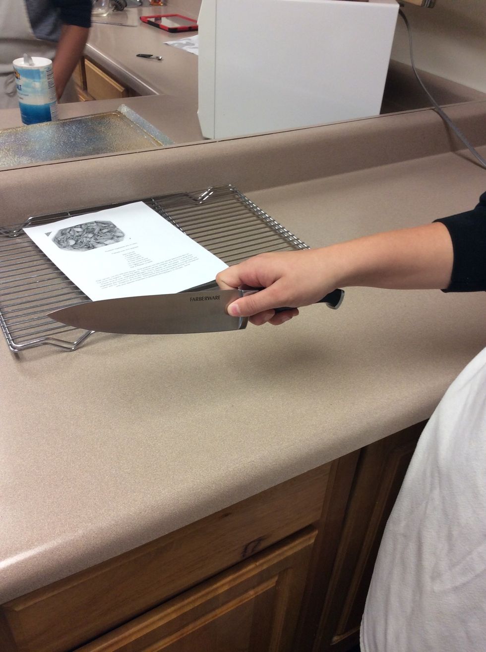 This is how to properly hold a chefs knife