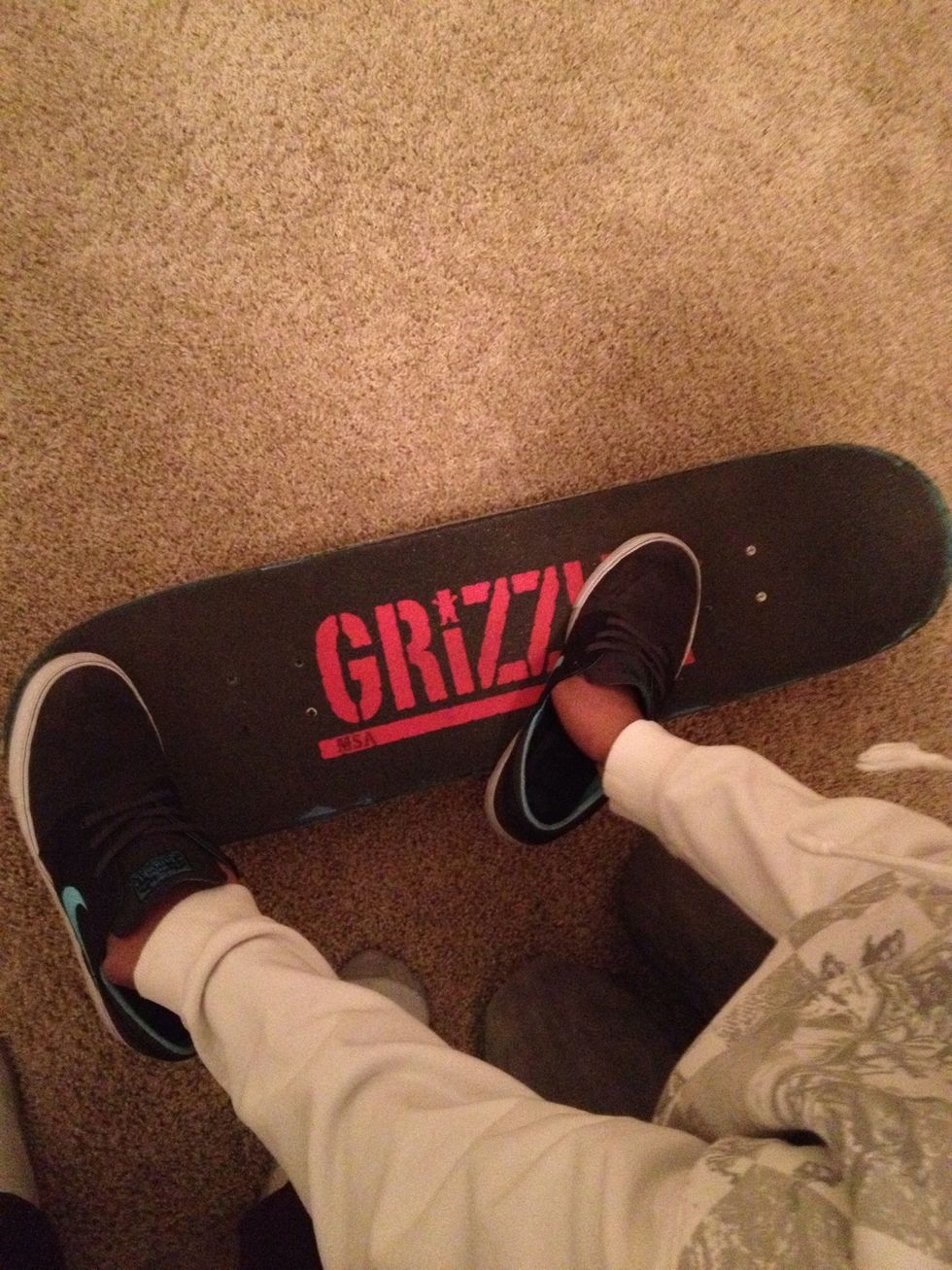 This is how you want to position your feet for a Kickflip.