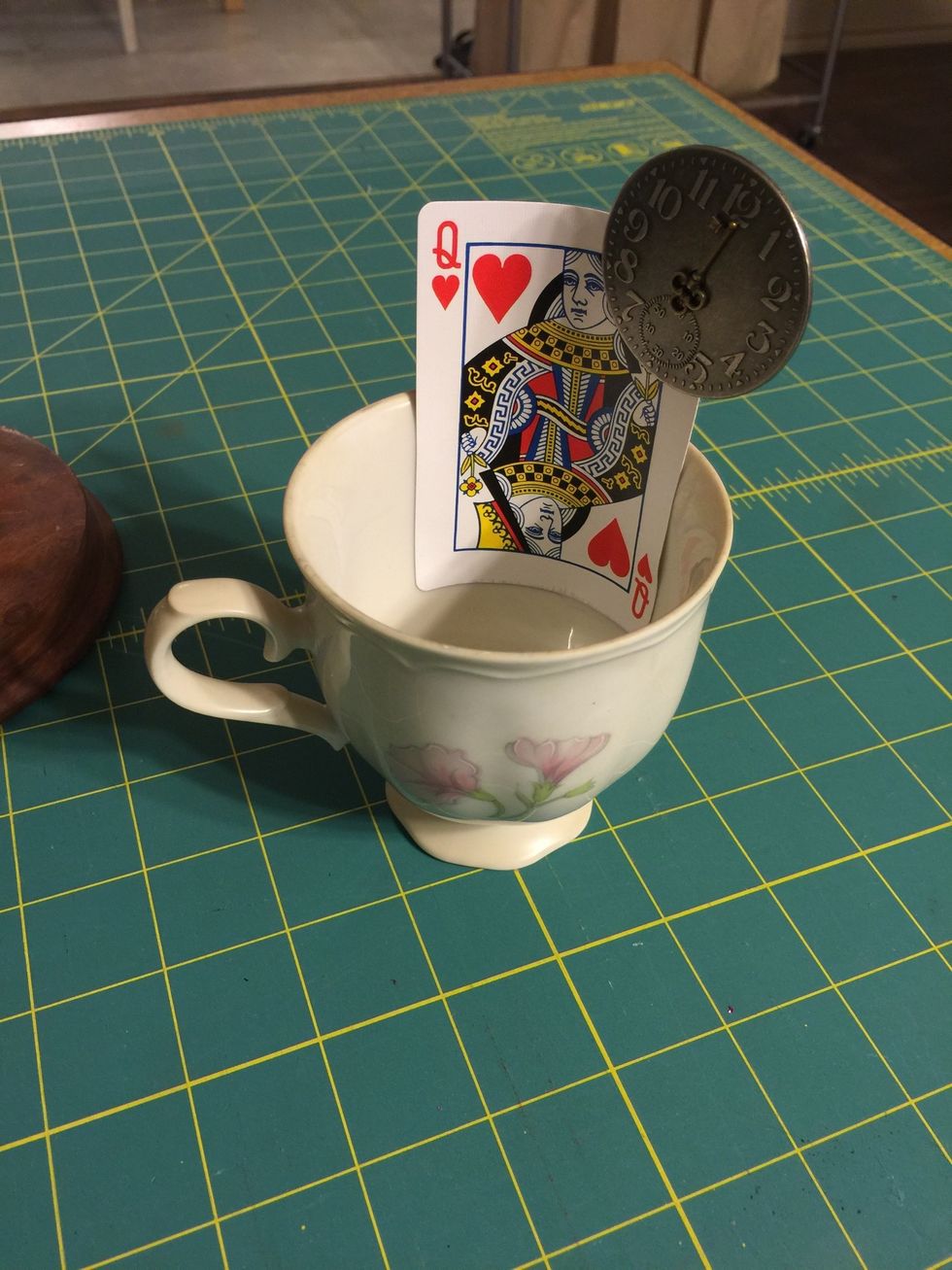 This is how your playing card should look inside of teacup, once bonded.
