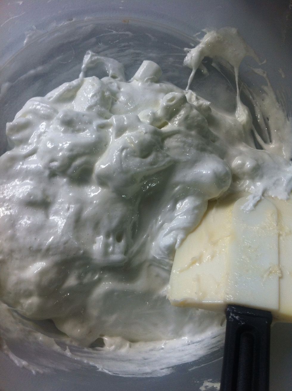 This is my homemade marshmallow cream ( u may see my earlier post guide how 2 make it don't 4get to like and share it). Put this marshmallow cream mixture in the buttercream mixture (see next photo)