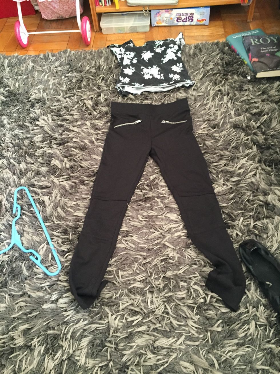 This is out number:3 I absouluetly \u2764\ufe0f this one because it's for a regular spring day ...\ud83d\ude0atop(target)pants(h&m) the shirt is cropped and the pant are high waisted\u2728\u270c\ud83c\udffb\ufe0f