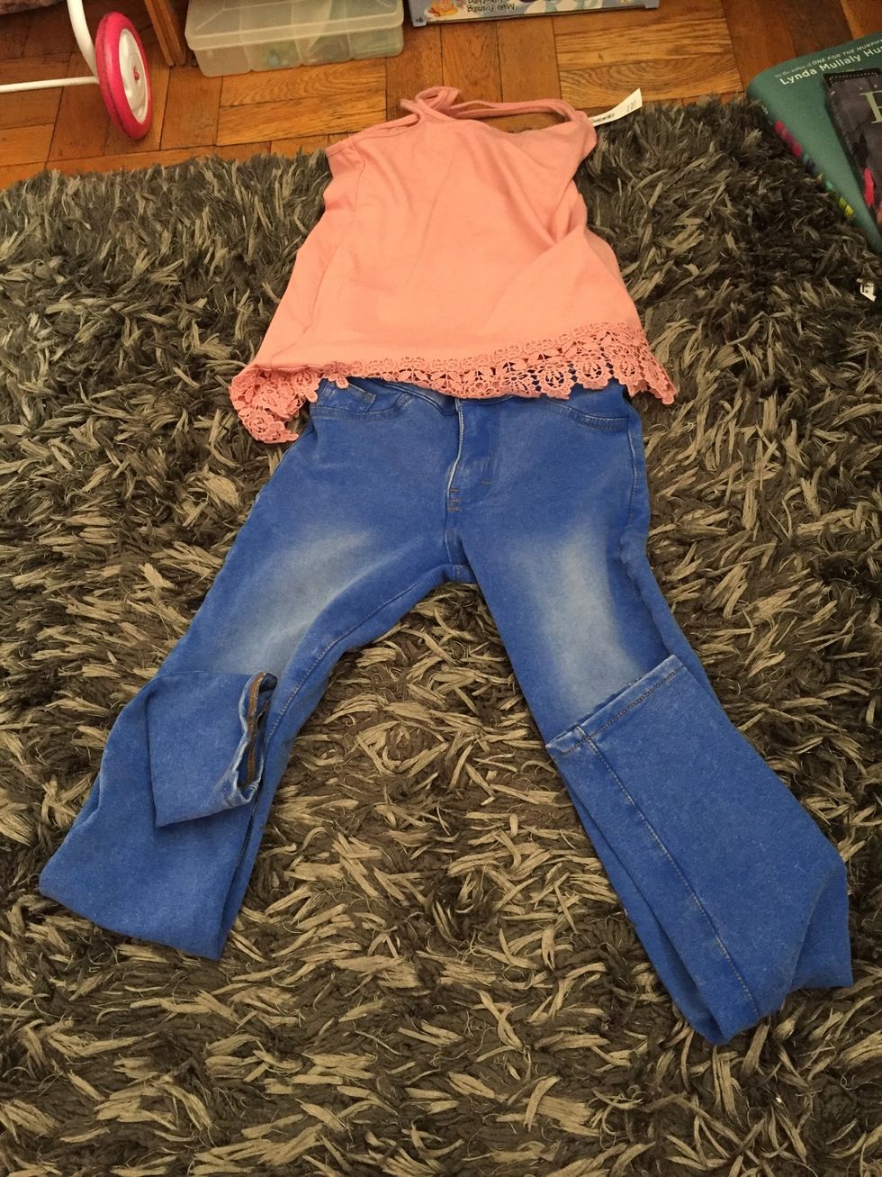 This is outfit number 2: shirt(old navy) and jeans(h&m)this is the #1 outfit for a briskly yet sunny day in spring I like to pair it with leather flats or sandals\ud83d\udc4d\ud83d\udc48\ud83d\udcaf