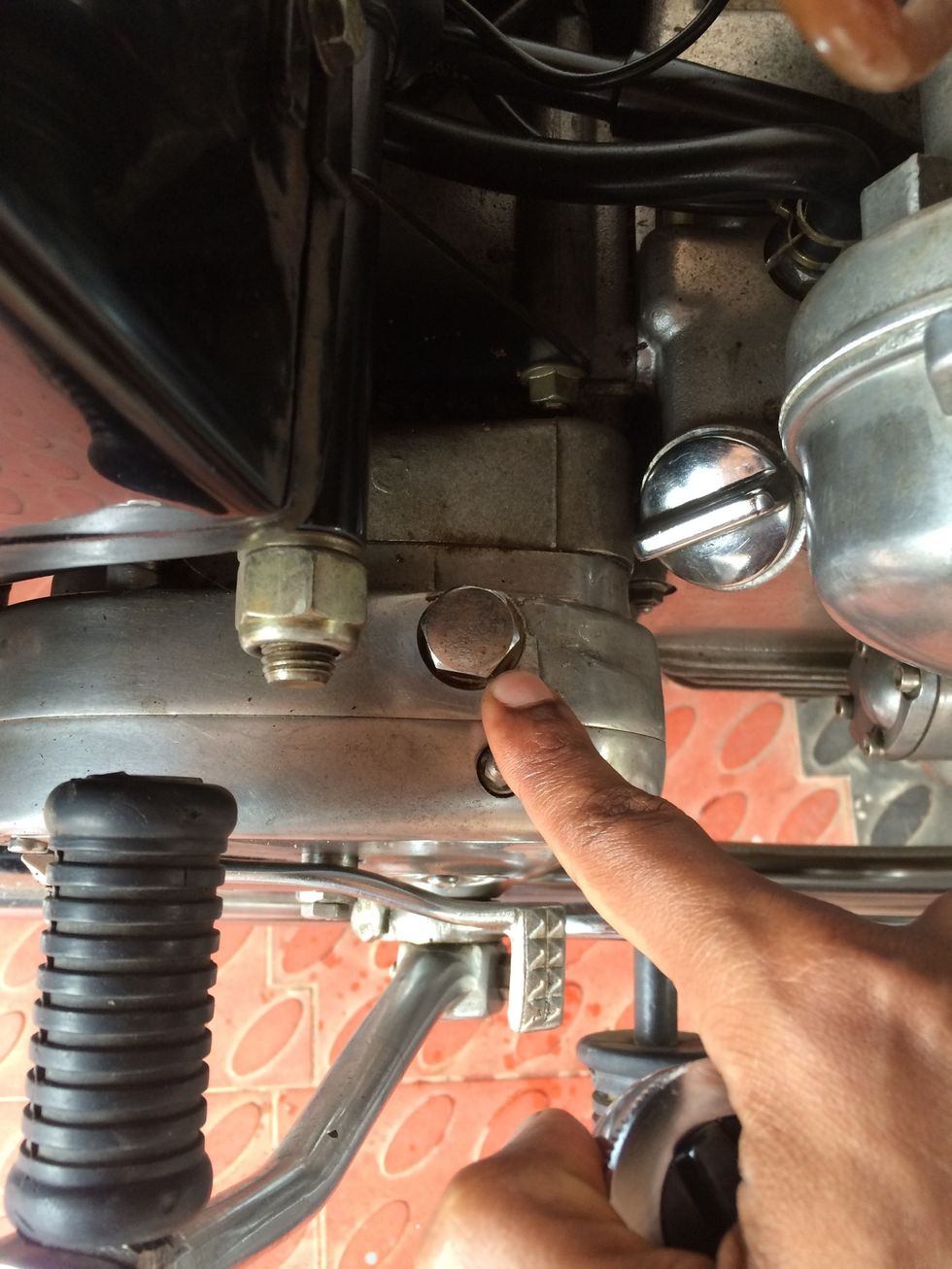 This is the bolt that is the lid for gearbox fluid filling.