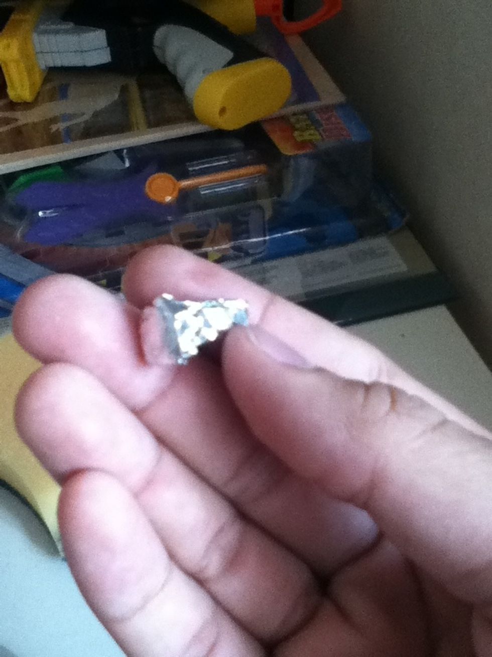 this is the bottom part of our stylus. it is imperative that it's flat. you can achieve this by scratching it against a flat surface, like a table.