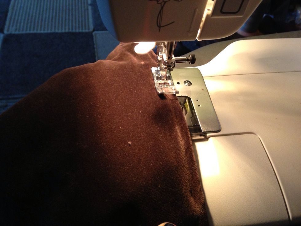 This is the cover stitched edge of the collar. The fabric is quite thick and can be awkward to sew, but I want my collar to be thick and able to stand if its cold! It'll also show off the suede.