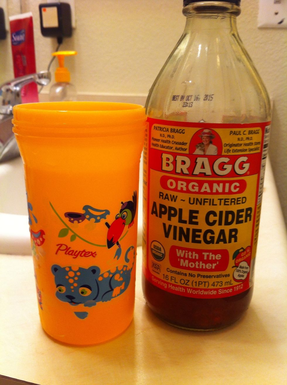 This is the cup and vinegar I will be using