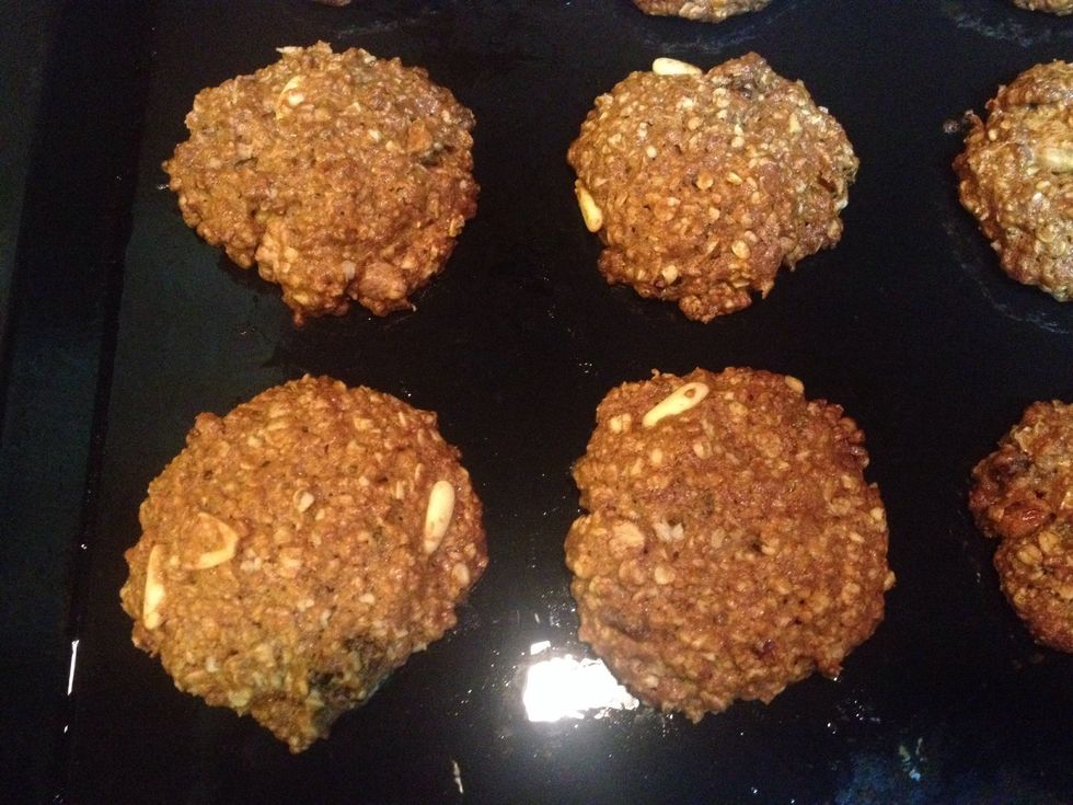 This is the final result .leave to cool before removing from tray. Bon appetit\ud83d\ude0a