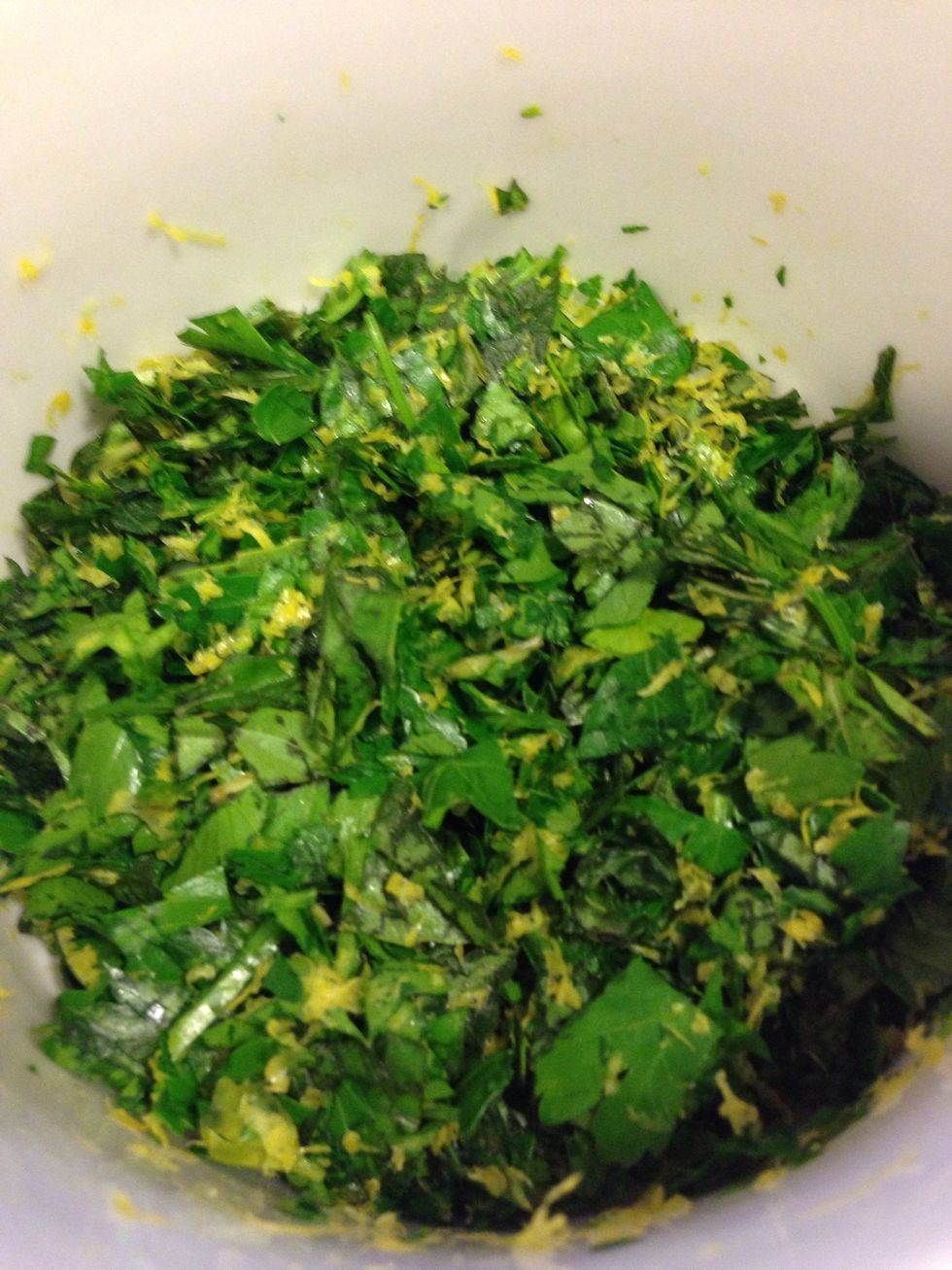 This is the half basil and 1 part parsley, zest the lemon and mix it... This will be your garnish!