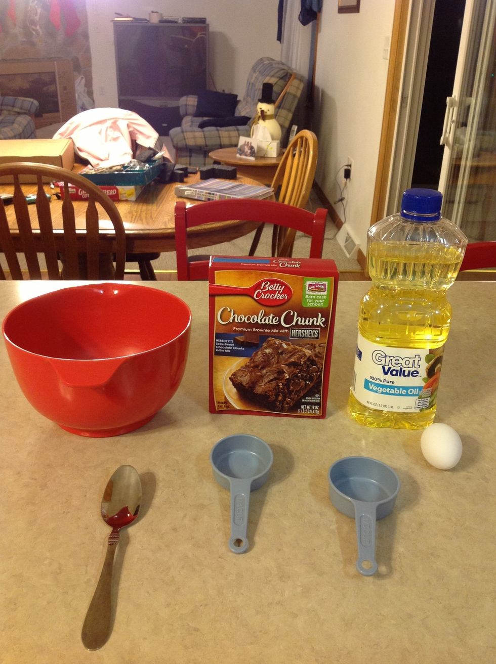 This is the ingredients that you will need to mix together in the mixing bowl.