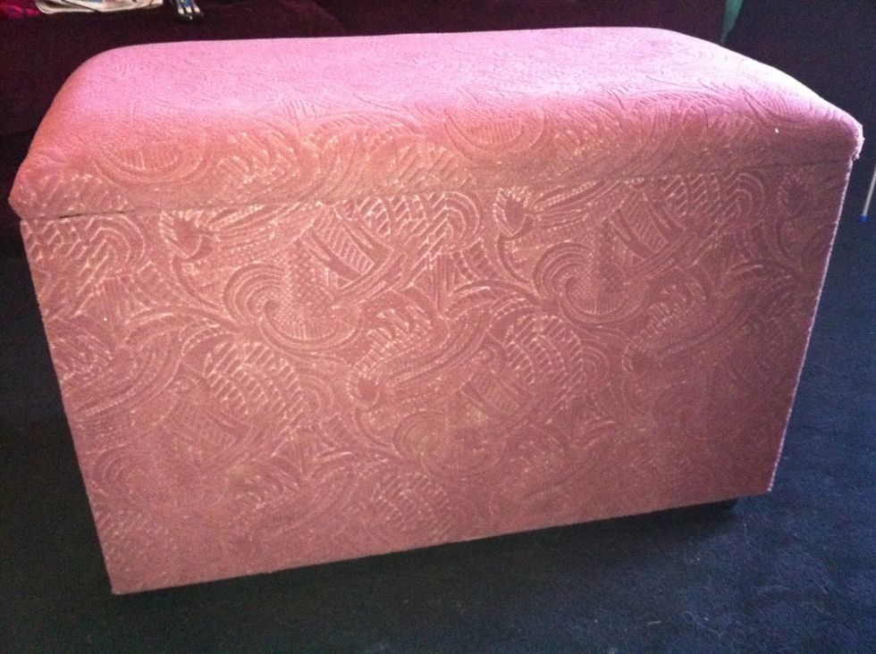 This is the old ottoman I will be covering, I used 3metres of material for this one