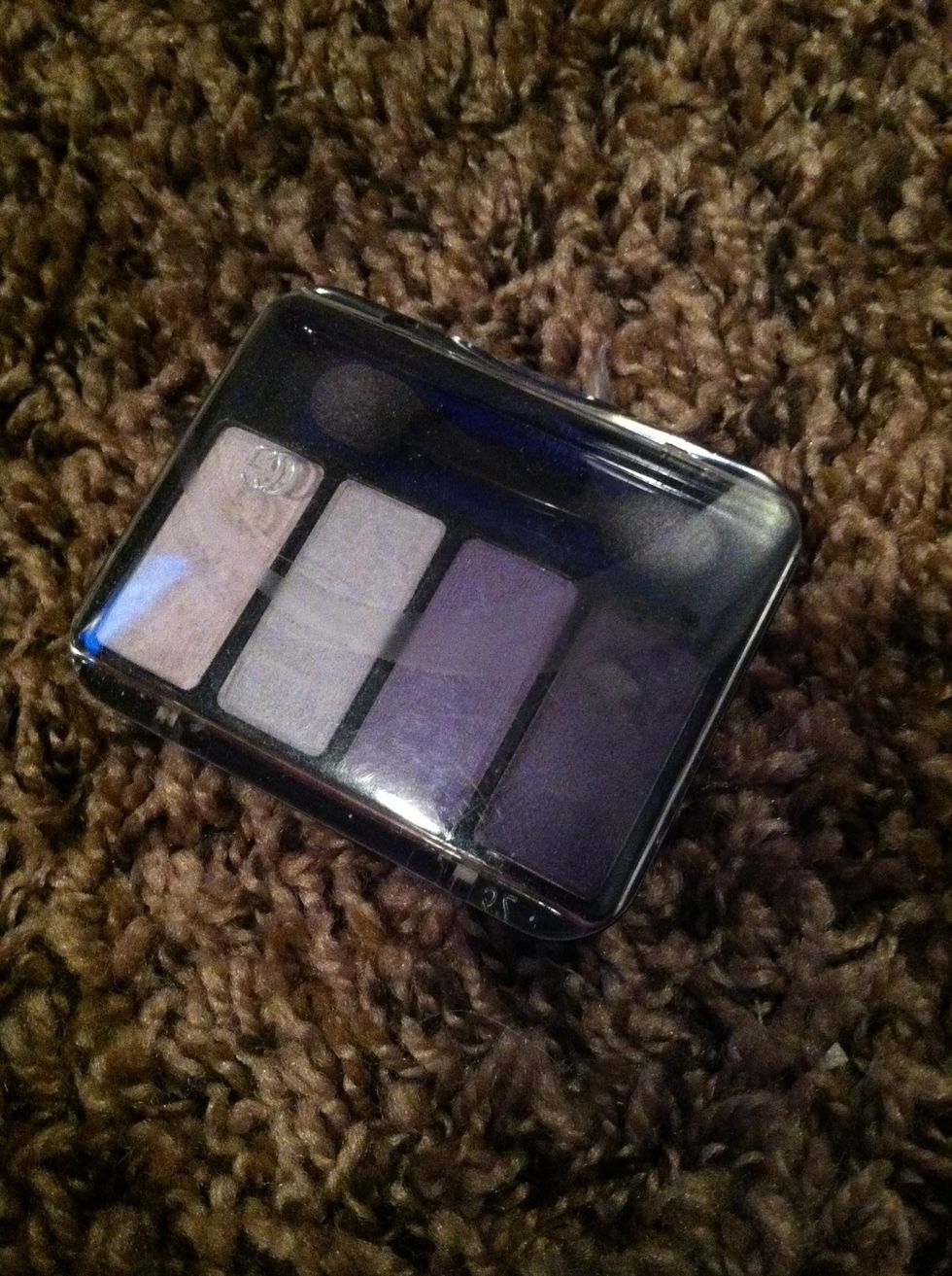 This is the pallet I'm using. Through out this guid I only use the brush it came with.