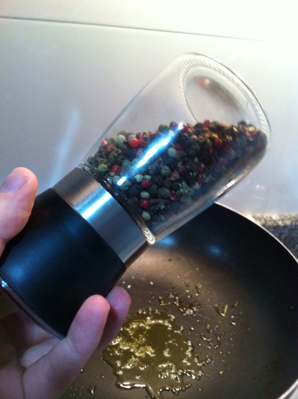 This is the pepper mixture I use: black, white and pink peppers and a little bit of mustard seeds.