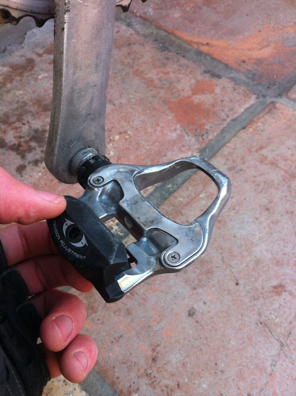 This is the Shimano 105 SPD-SL cleat pedal. The shoes clip in just like skis. Twist heel out to release. This model is nearly identical in function to the more expensive Ultegra and Dura Ace designs.