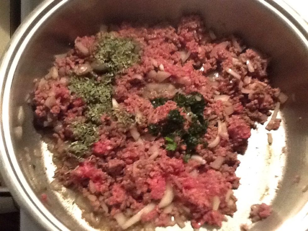 this is the stage where u mix the ground chuck and the diffrent herbs to give the meat its flavor